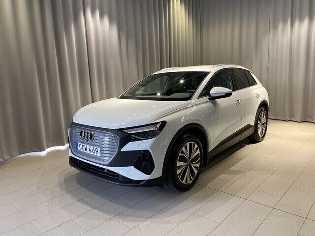 Glaciärvit metallic Begagnad 2021 Audi Q4 e-tron Proline SUV | 369 900 kr (Lite dyr) - Bild 1/4
