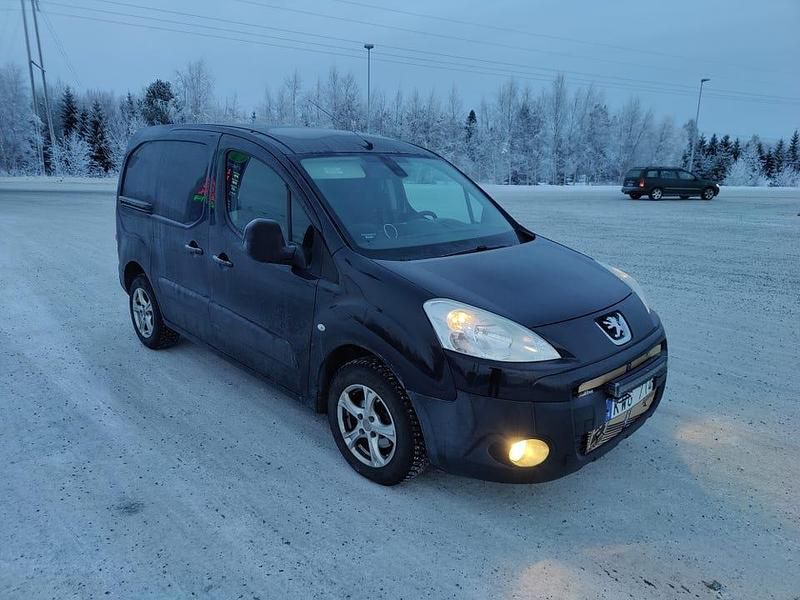 Begagnad Peugeot Partner 90 HK (66 kW) 2010 Minibuss