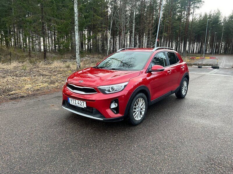 Röd Begagnad 2017 Kia Stonic Advance SUV | 124 900 kr (Marknadspris) - Bild 1/4