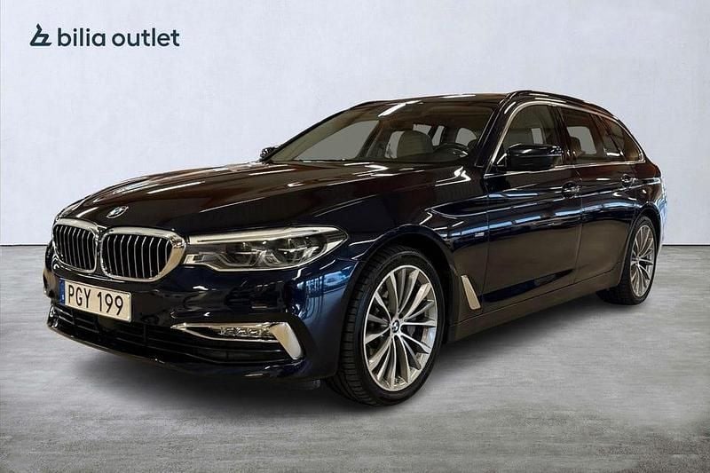 Blå Begagnad 2017 BMW 530 Luxury Line Kombi | 289 800 kr (Marknadspris) - Bild 1/3