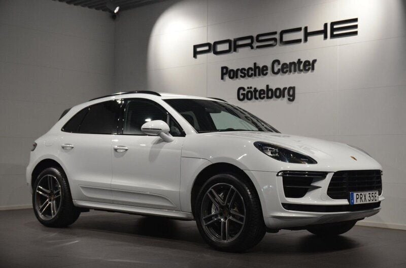 Vit (white) Begagnad 2020 Porsche Macan Turbo SUV | 699 000 kr (Marknadspris) - Bild 1/3