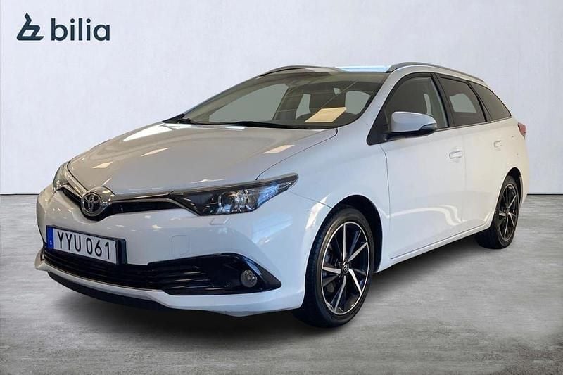 Vit Begagnad 2017 Toyota Auris Touring Sports Kombi | 139 900 kr (Bra pris) - Bild 1/3