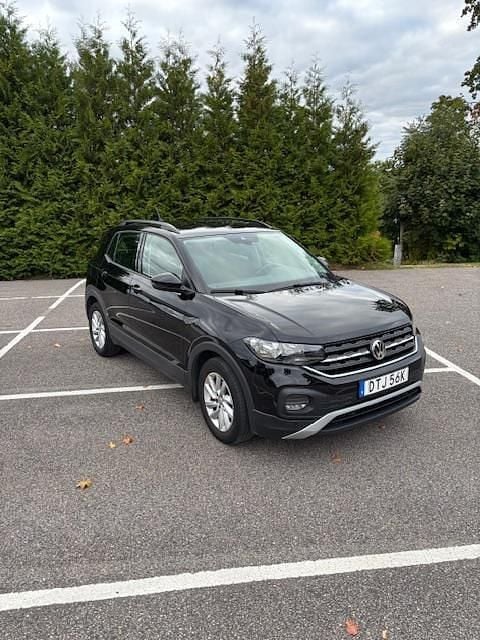 Svart Begagnad 2020 VW T-Cross SUV | 169 000 kr (Marknadspris) - Bild 1/4