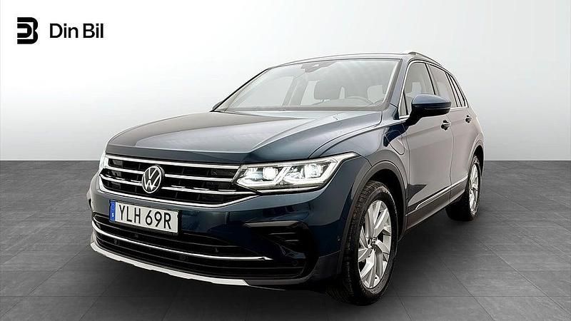 Nightshade blue metallic Begagnad 2023 VW Tiguan Elegance SUV | 364 900 kr (Lite dyr) - Bild 1/4