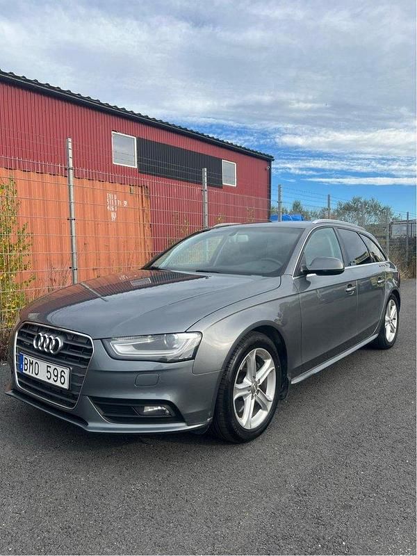 Grå Begagnad 2013 Audi A4 Kombi | 74 500 kr (Marknadspris) - Bild 1/4