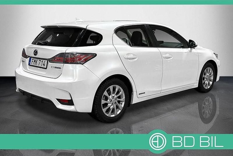 Begagnad Lexus CT200h Sport Line 136 HK (100 kW) 2014 Vitmetallic Halvkombi
