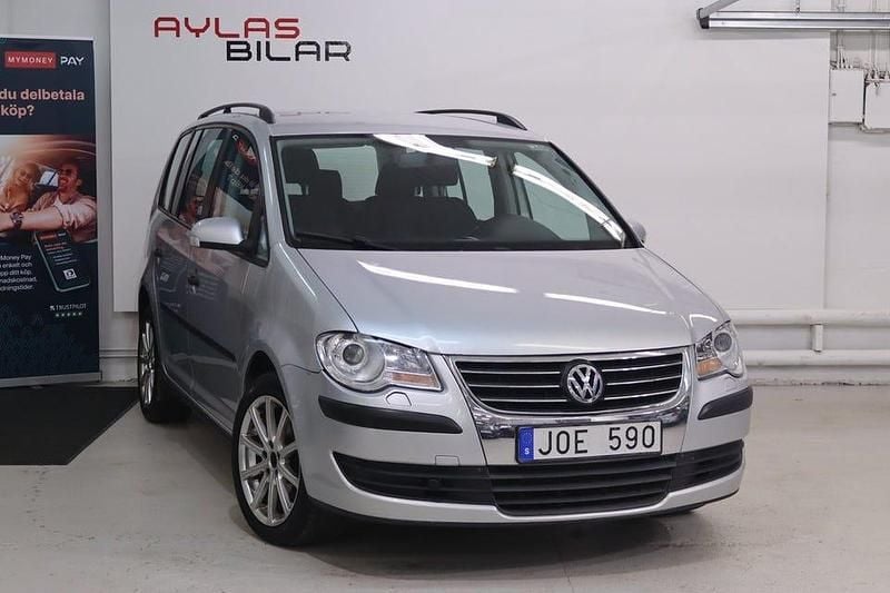 Silver Begagnad 2009 VW Touran Conceptline Minibuss | 39 900 kr (Marknadspris) - Bild 1/4