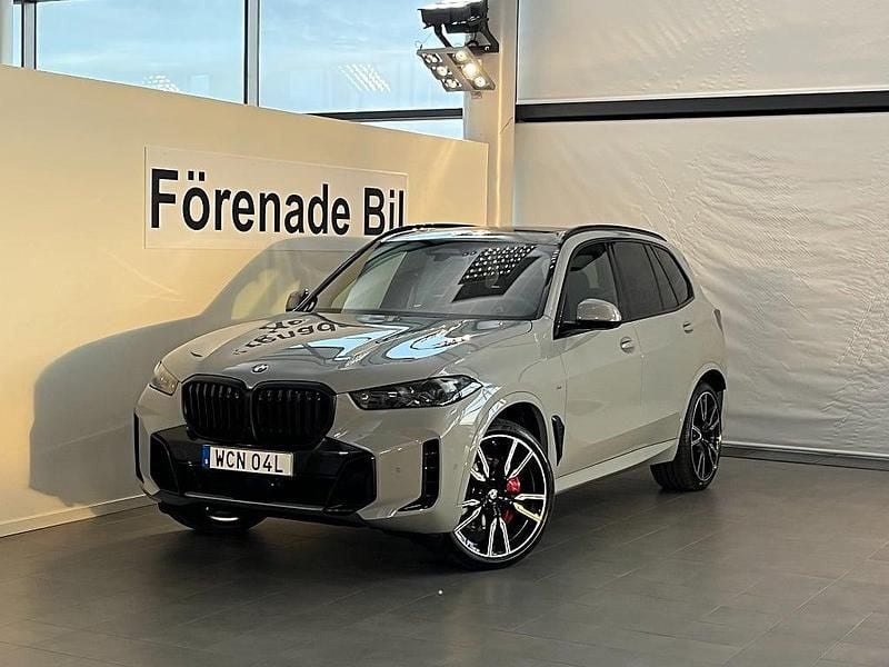 Grå Begagnad 2026 BMW X5 Comfort Edition SUV | 1 089 000 kr - Bild 1/4