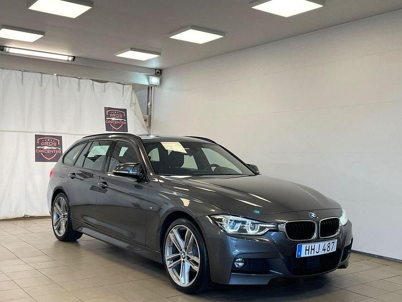 Grå Begagnad 2018 BMW 320 M Sport Kombi | 254 900 kr (Lite dyr) - Bild 1/4