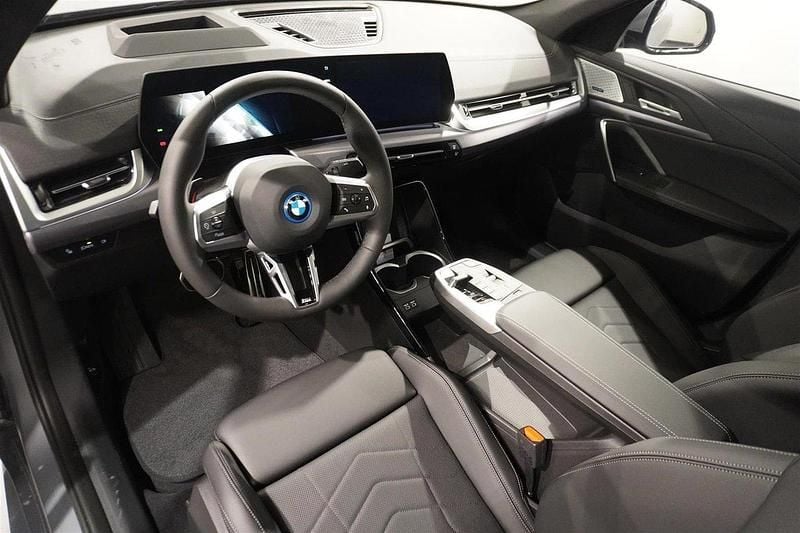 Begagnad BMW iX2 M Sport 230 kW (313 HK) 2024 Grå/silver SUV