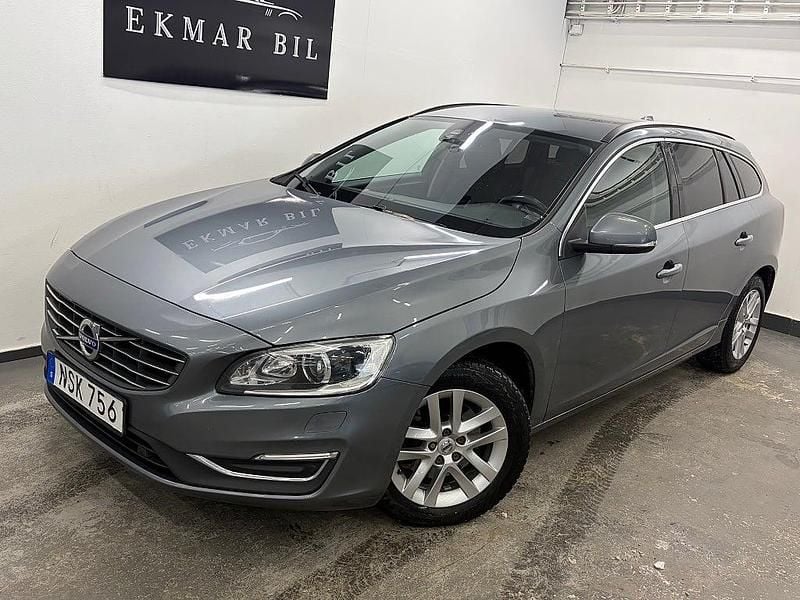 Grå Begagnad 2018 Volvo V60 Momentum Kombi | 164 900 kr (Superpris) - Bild 1/4