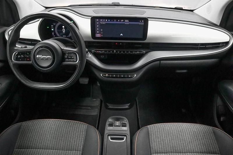 Begagnad Fiat 500e 86 kW (118 HK) 2022 Vit Halvkombi