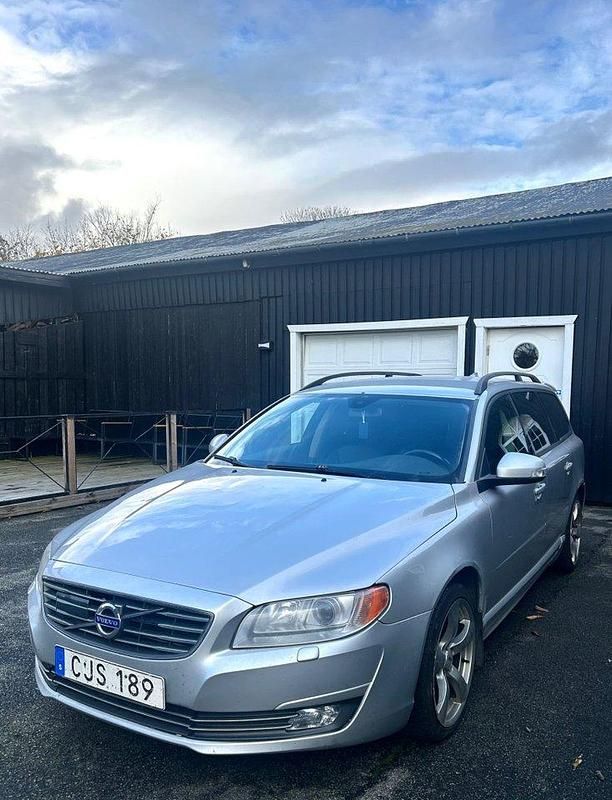 Ljusgrå Begagnad 2007 Volvo V70 Kombi | 29 900 kr - Bild 1/4