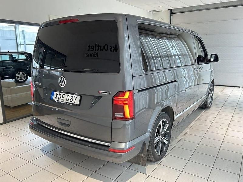 Begagnad VW Multivan Highline 199 HK (146 kW) 2021 Grå Van