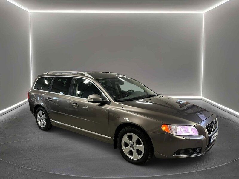 Grå Begagnad 2008 Volvo V70 Summum Kombi | 89 900 kr (Lite dyr) - Bild 1/4