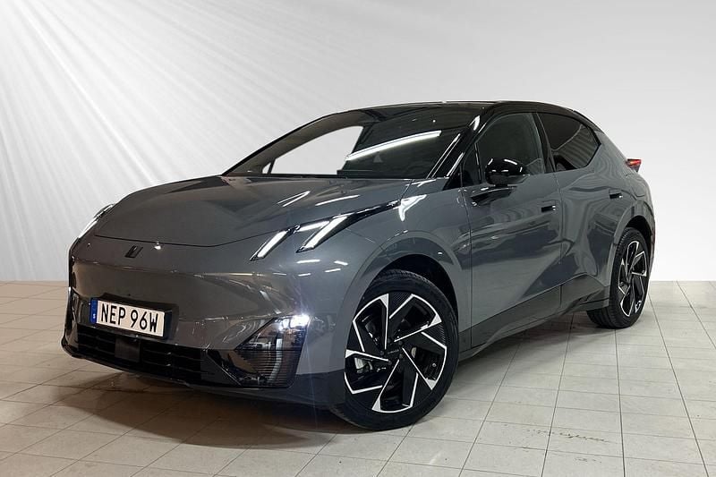 Grå Begagnad 2025 Lynk & Co 02 | 439 900 kr - Bild 1/4