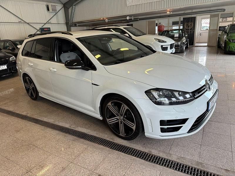 Vit Begagnad 2016 VW Golf VII R Kombi | 229 900 kr (Marknadspris) - Bild 1/4