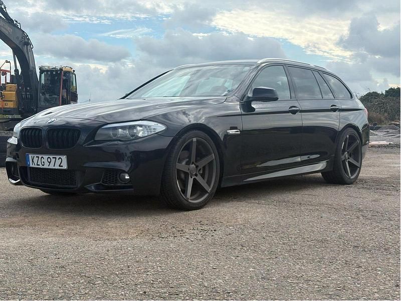 Svart Begagnad 2011 BMW 520 Kombi | 189 000 kr - Bild 1/4