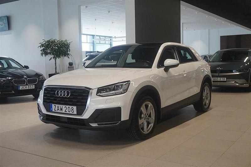 Vit Begagnad 2017 Audi Q2 SUV | 179 800 kr (Marknadspris) - Bild 1/4