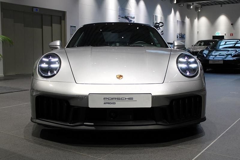 Begagnad Porsche 911 541 HK (397 kW) 2025 Silver