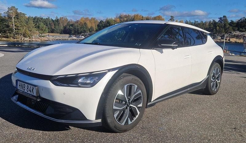 Vit Begagnad 2023 Kia EV6 4 SUV | 380 000 kr - Bild 1/4