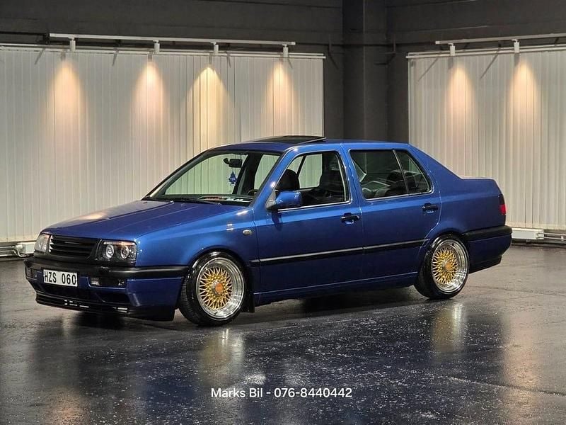 Begagnad VW Vento 90 HK (66 kW) 1996 Blå Sedan