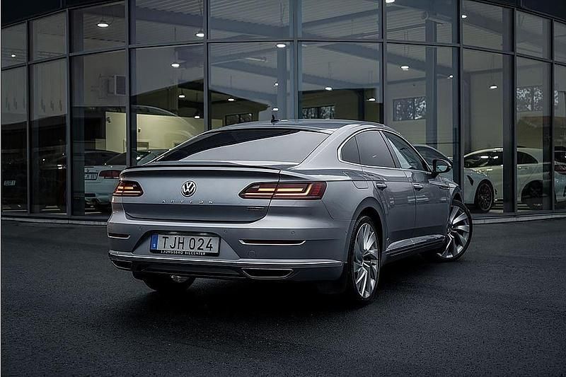 Begagnad VW Arteon R-line 190 HK (139 kW) 2018 Silver Halvkombi