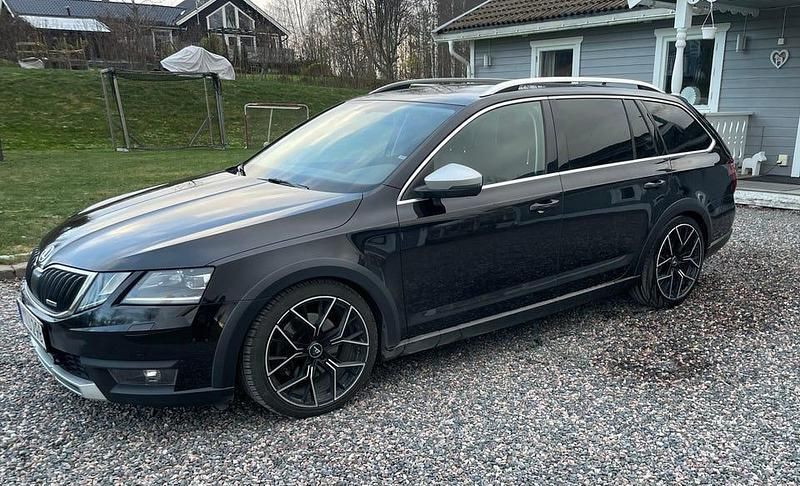 Begagnad Skoda Octavia Scout 184 HK (135 kW) 2020 Metallic Kombi