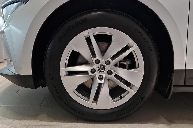 Begagnad Skoda Enyaq iV 150 kW (204 HK) 2023 Silver SUV