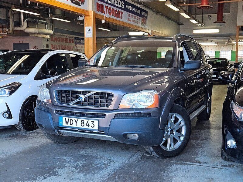 Brun Begagnad 2004 Volvo XC90 Momentum SUV | 69 999 kr (Lite dyr) - Bild 1/4