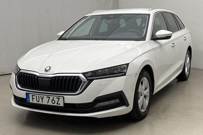 Vit Begagnad 2022 Skoda Octavia Ambition Kombi | 159 900 kr (Superpris) - Bild 1/4
