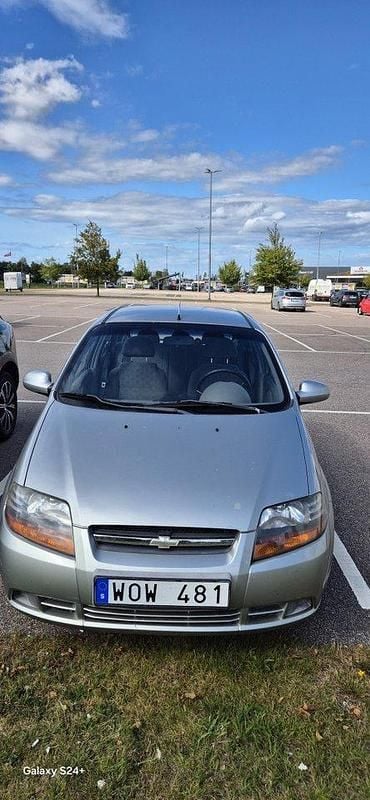 Silver Begagnad 2005 Chevrolet Kalos Halvkombi | 13 500 kr (Marknadspris) - Bild 1/4