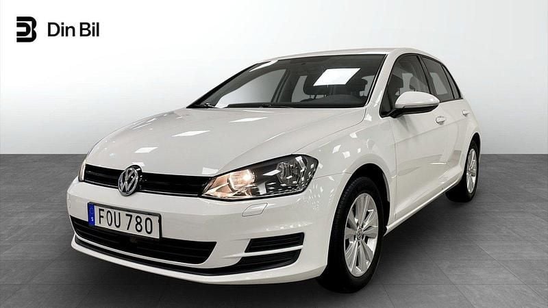 Vit Begagnad 2015 VW Golf VII Kombi | 149 900 kr (Marknadspris) - Bild 1/4