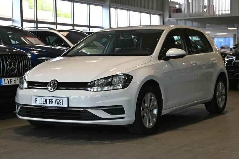 Vit Begagnad 2017 VW Golf VII Halvkombi | 149 000 kr (Marknadspris) - Bild 1/4