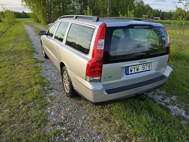 Grå Begagnad 2006 Volvo V70 Business Edition Kombi | 15 000 kr (Marknadspris) - Bild 1/4