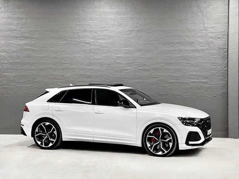 Vit metallic Begagnad 2021 Audi RS Q8 Design SUV | 1 045 000 kr (Marknadspris) - Bild 1/4