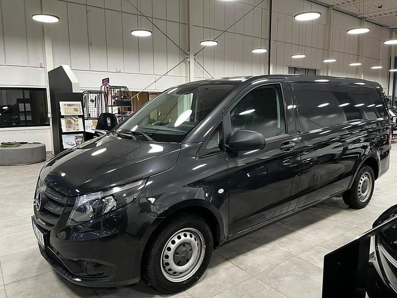 Grå Begagnad 2020 Mercedes Vito Van | 159 900 kr (Bra pris) - Bild 1/4