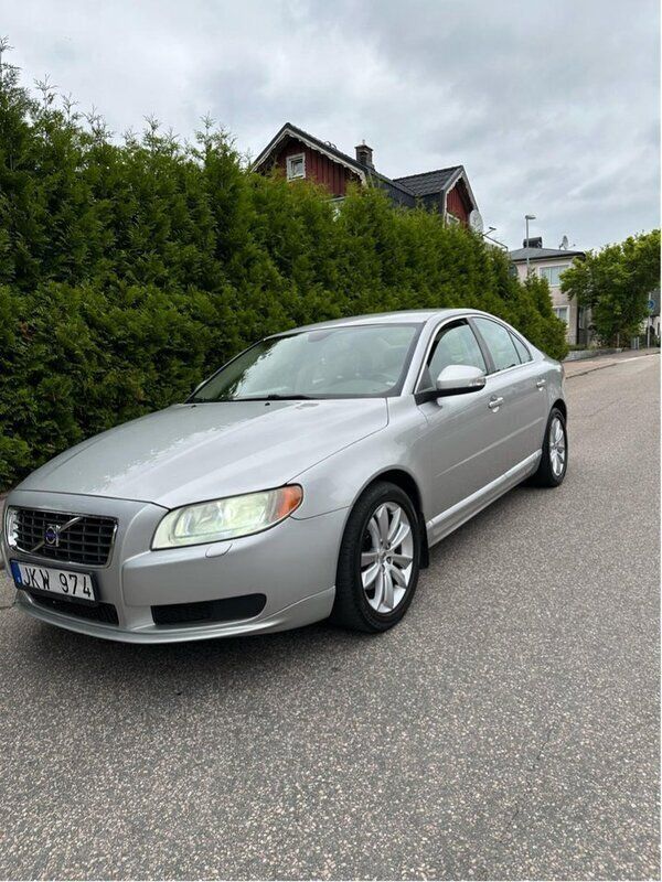 Grå Begagnad 2008 Volvo S80 Kinetic Sedan | 58 000 kr (Marknadspris) - Bild 1/4