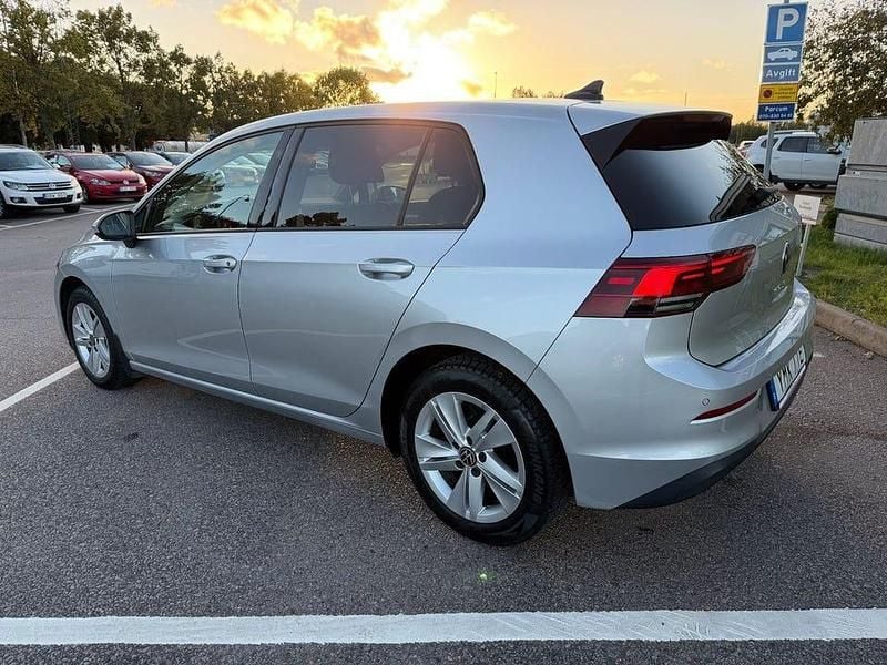 Begagnad VW Golf VIII 110 HK (80 kW) 2020 Silver Halvkombi