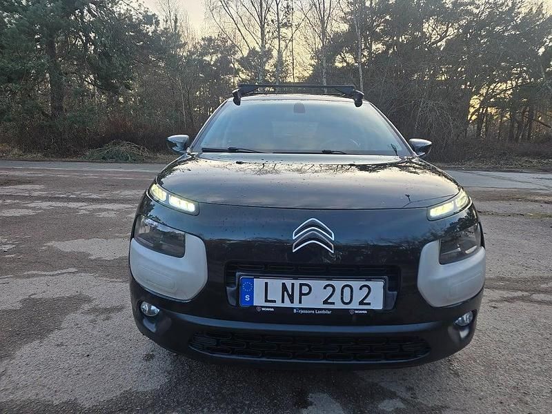 Begagnad Citroën C4 Cactus PureTech 82 HK (60 kW) 2014 Svart Halvkombi