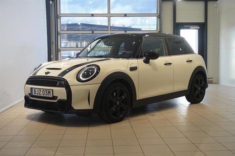 Vit Begagnad 2021 Mini Cooper S Halvkombi | 269 500 kr (Dyr) - Bild 1/4