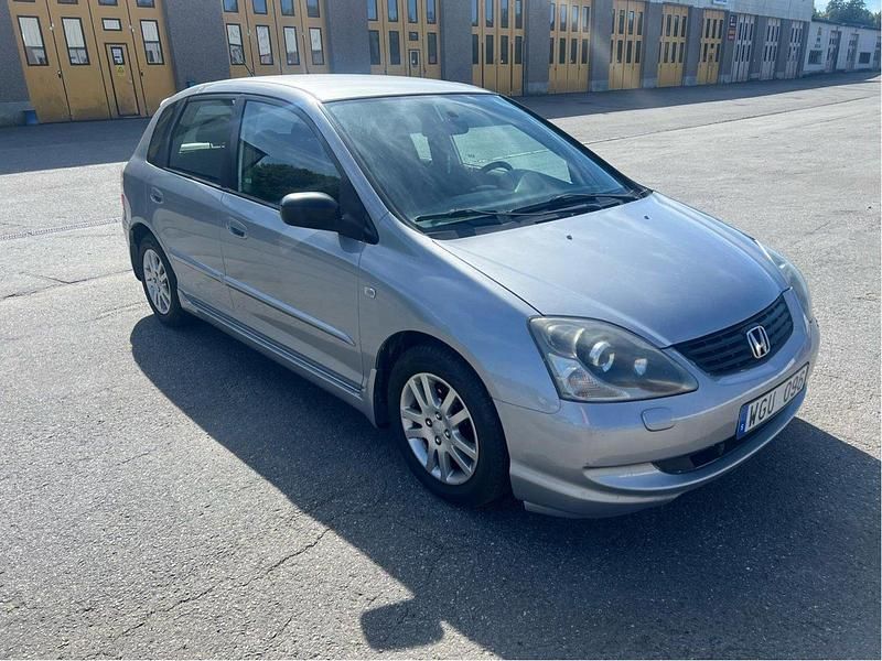 Silver Begagnad 2005 Honda Civic Halvkombi | 22 500 kr (Marknadspris) - Bild 1/4