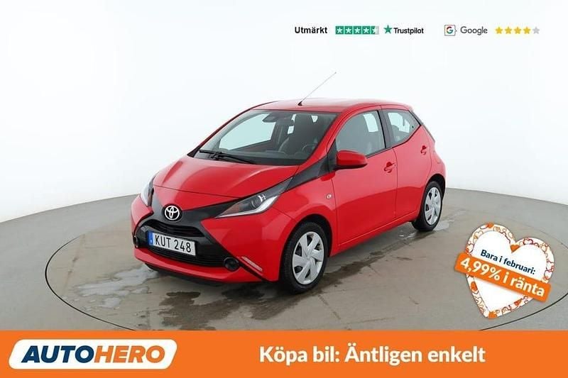 Röd Begagnad 2018 Toyota Aygo X-play Halvkombi | 99 000 kr (Marknadspris) - Bild 1/4