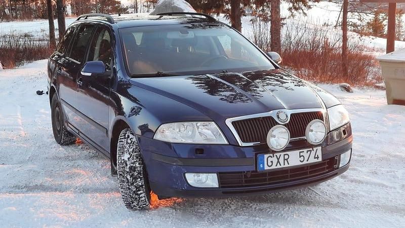 Metallic Begagnad 2008 Skoda Octavia Kombi | 18 000 kr (Marknadspris) - Bild 1/4