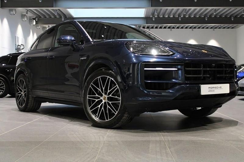 Begagnad Porsche Cayenne 305 HK (224 kW) 2024 Algarve blue metallic SUV