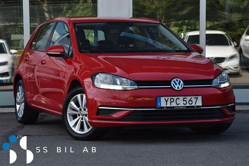 Röd Begagnad 2017 VW Golf VII Halvkombi | 157 900 kr (Marknadspris) - Bild 1/4