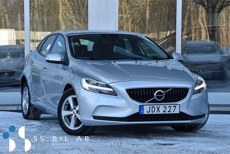 Begagnad Volvo V40 120 HK (88 kW) 2016 Silver Halvkombi
