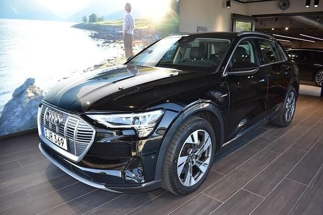 Svart Begagnad 2022 Audi e-tron Proline SUV | 429 000 kr (Lite dyr) - Bild 1/4