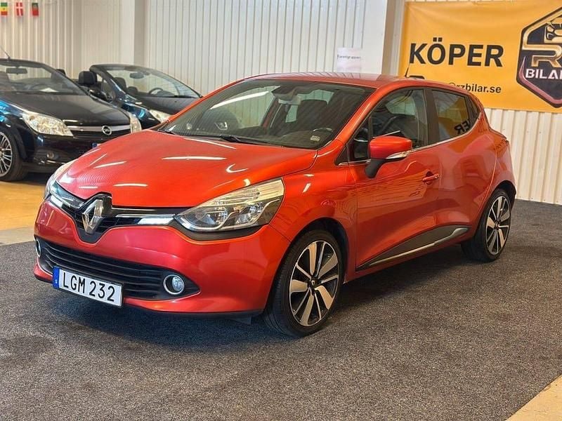 Begagnad Renault Clio IV 90 HK (66 kW) 2015 Röd Halvkombi
