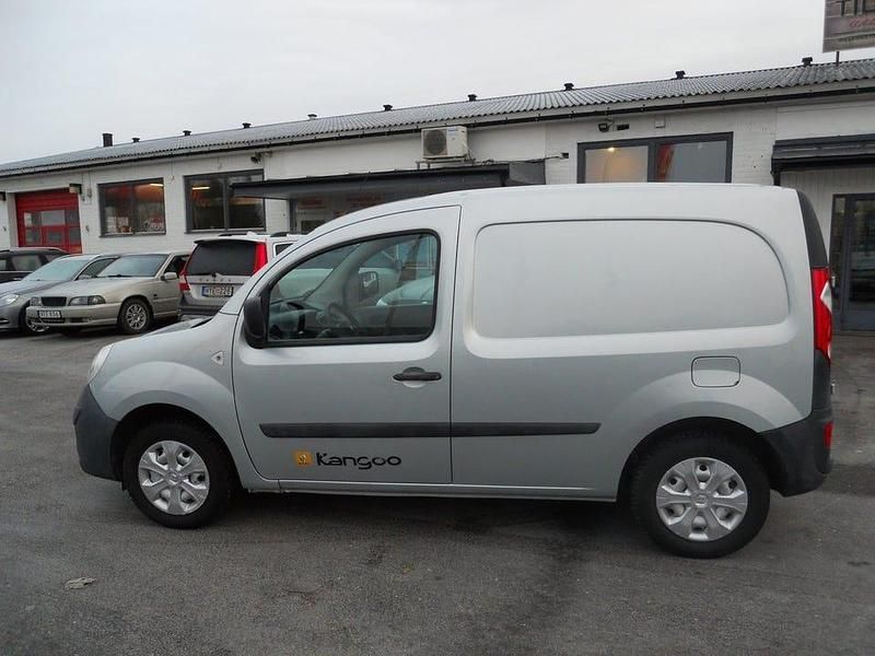 Begagnad Renault Kangoo 68 HK (50 kW) 2010 Silver